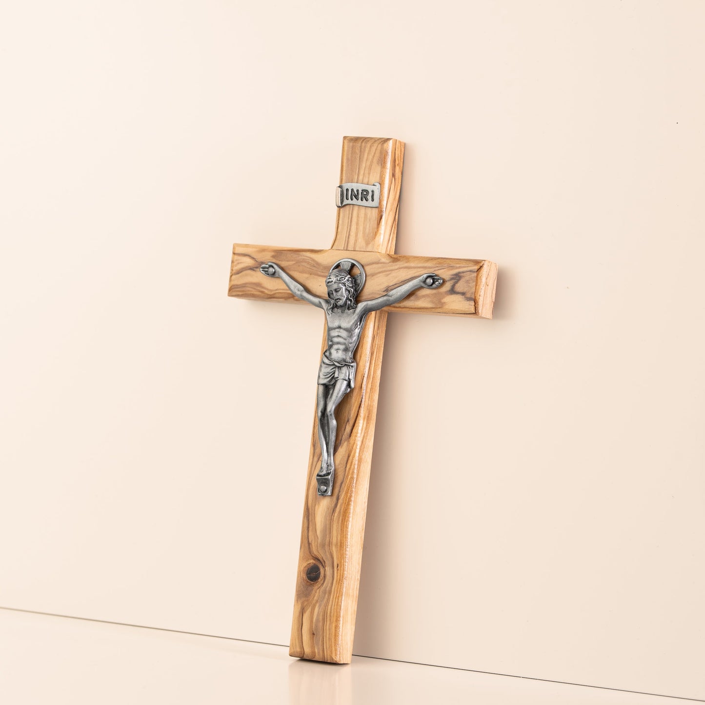 Crucifix finition argentée