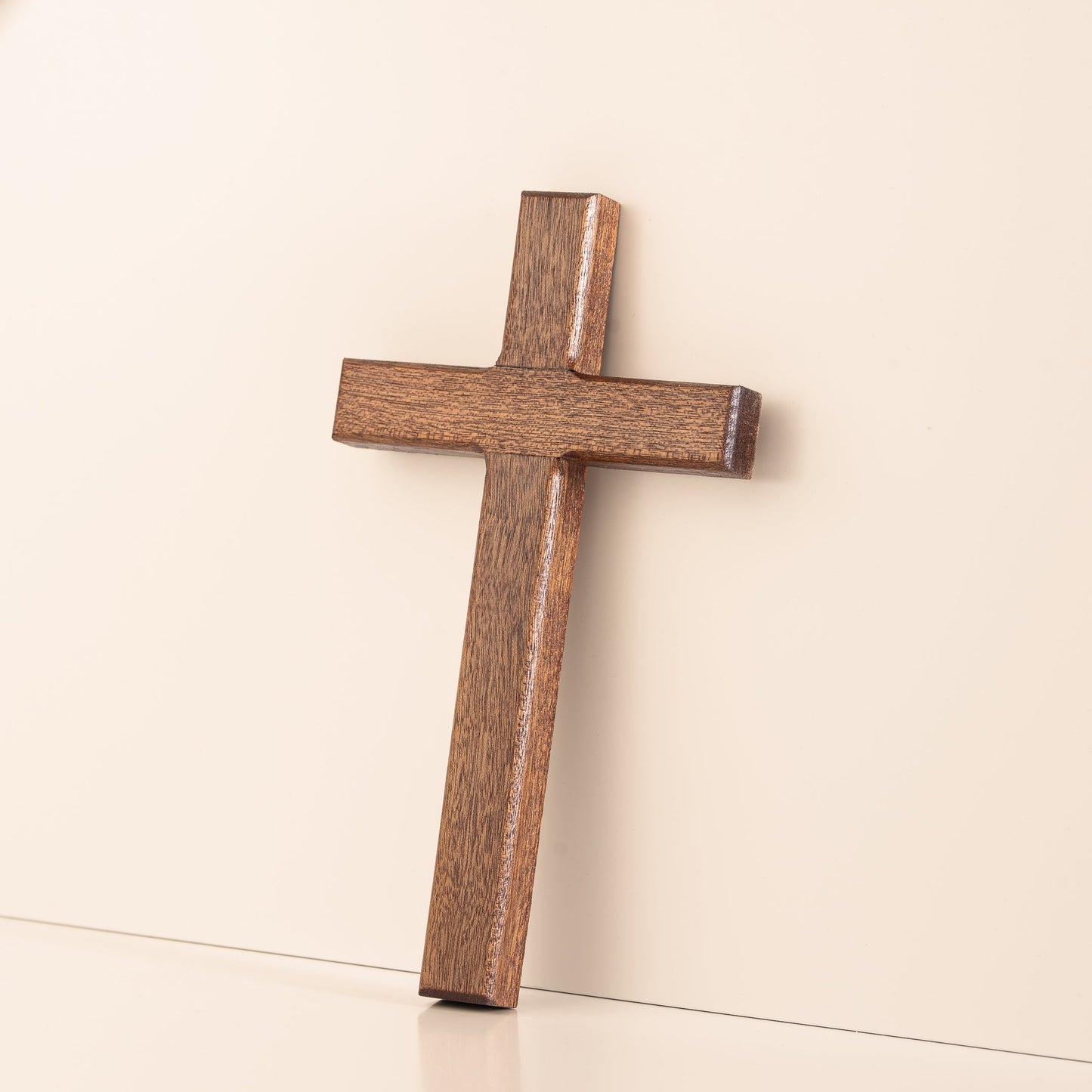 Croix en merisier