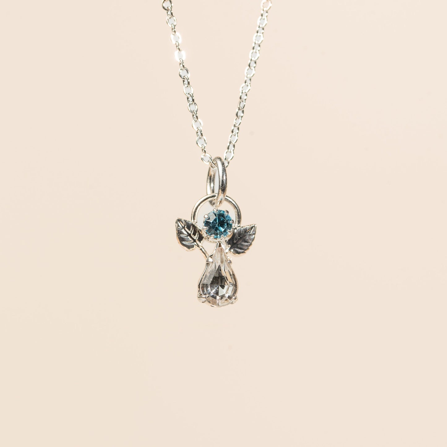 Pendentif Ange en cristal pierre de naissance