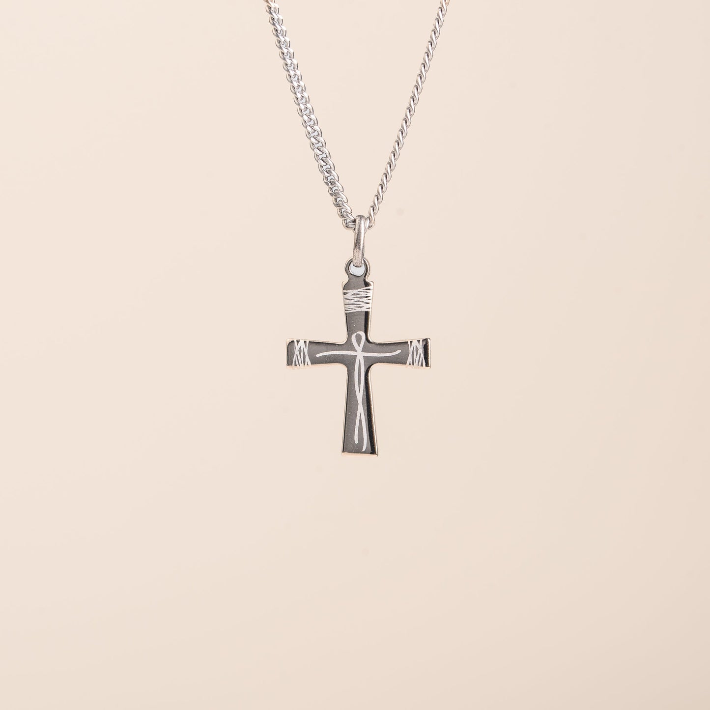 Pendentif Croix gravée du Rédempteur