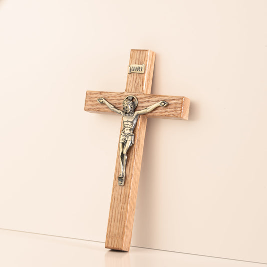 Crucifix en chêne