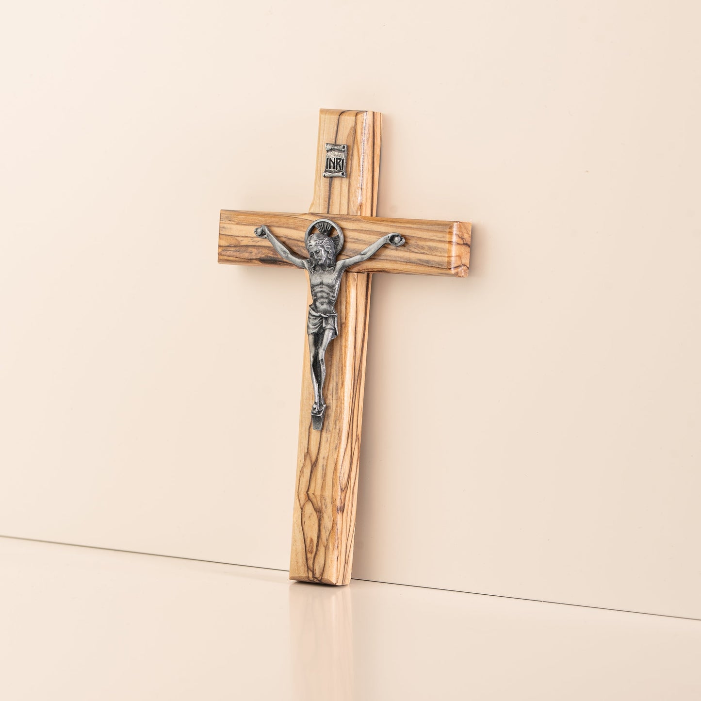 Crucifix finition argentée